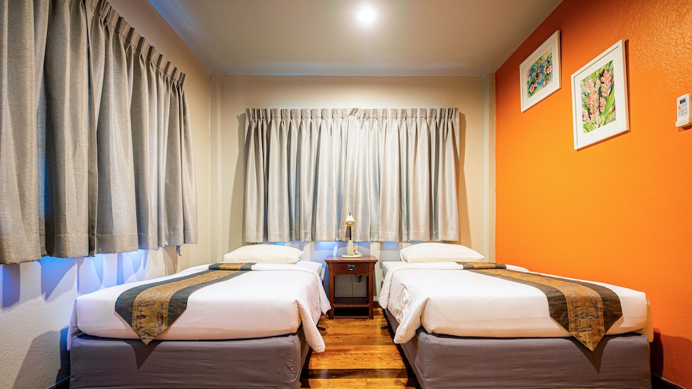 Baan Klang Aow Beach Resort 35/66