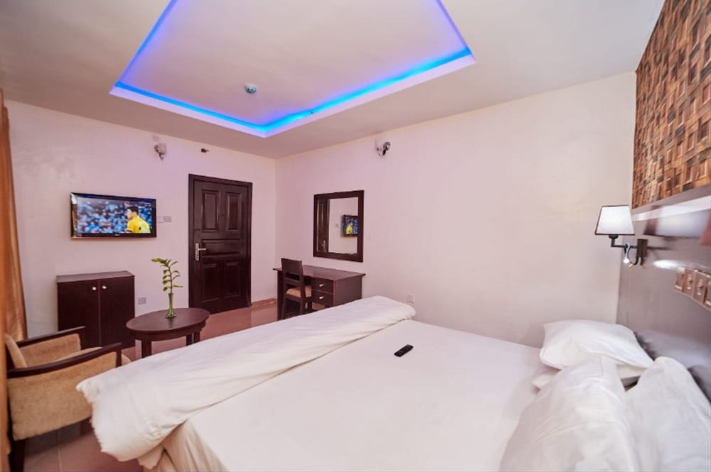 Eemjm Hotels And Suites Limited 14/42