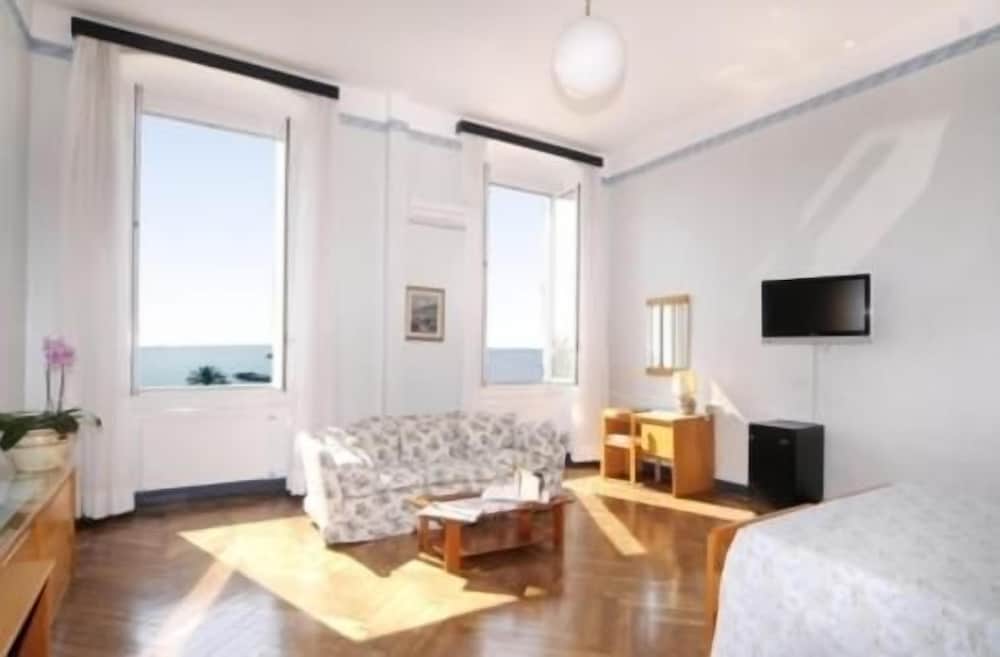 Grand Hotel Mediterranee 48/69