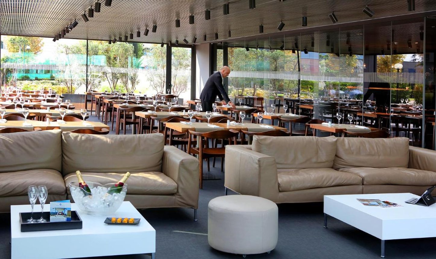 Barcelona Airport Hotel 60/86
