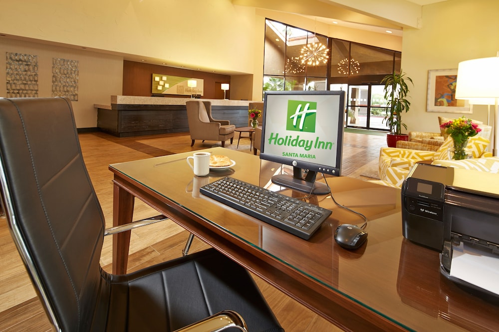 Holiday Inn Hotel And Suites 55/66