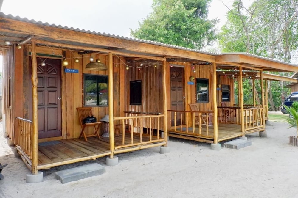 Hello Bintan Beach Cottages 1/49