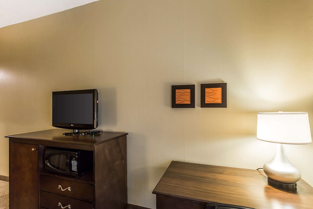 Comfort Inn & Suites Cookeville 32/33
