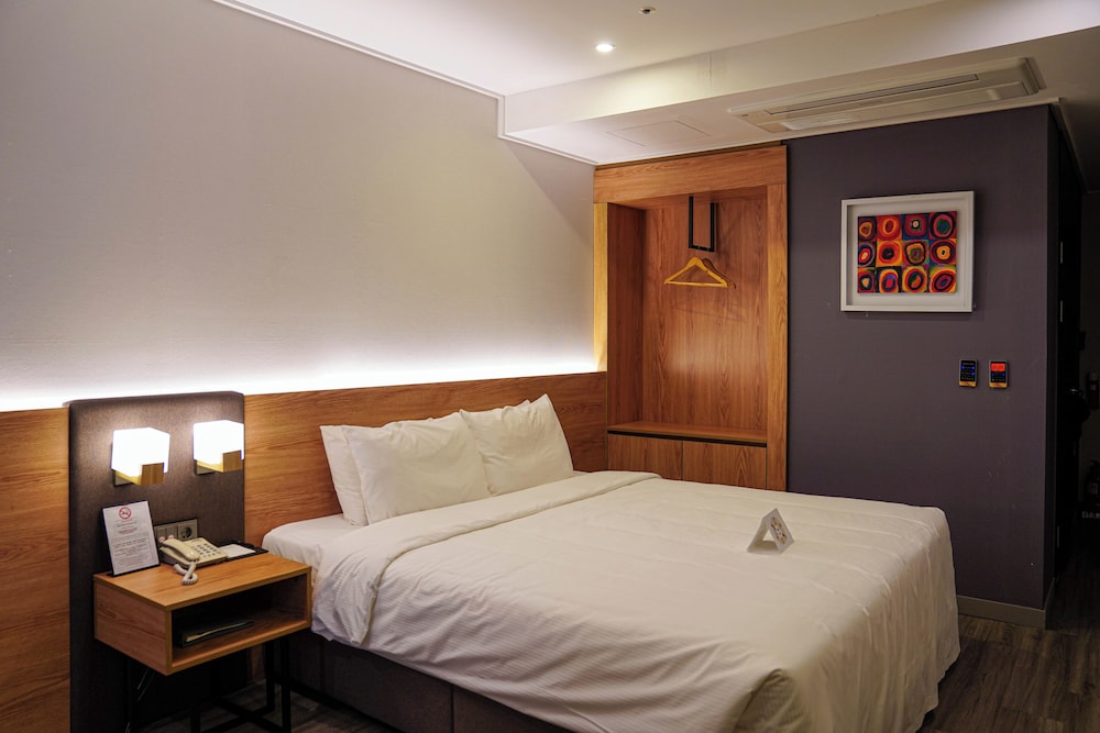 Embledon Hotel 33/72