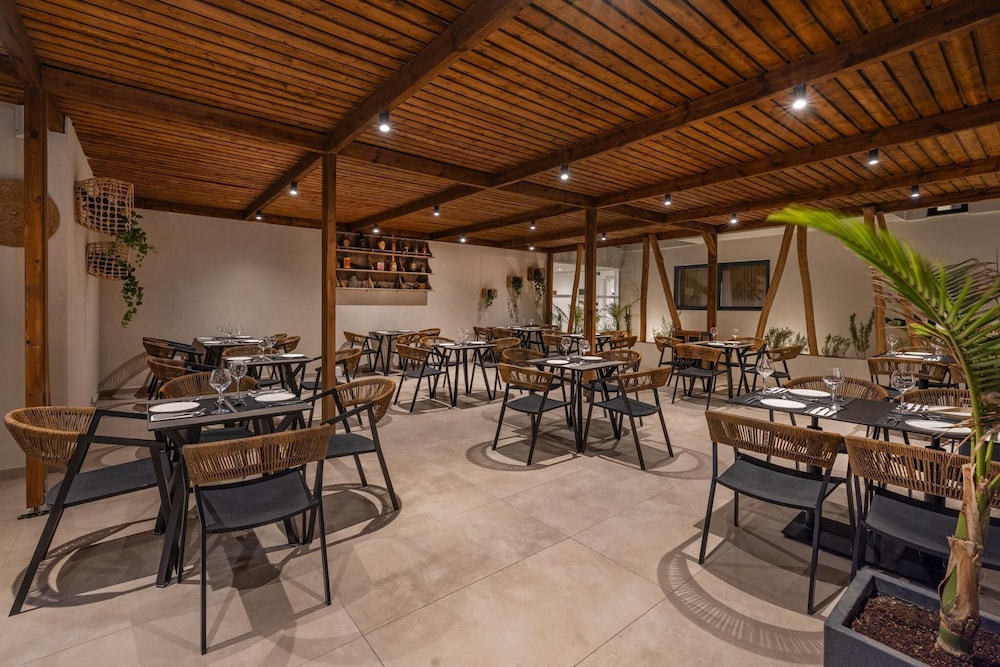 Cabana Blu Lifestyle Boutique Hotel & Suites 43/65