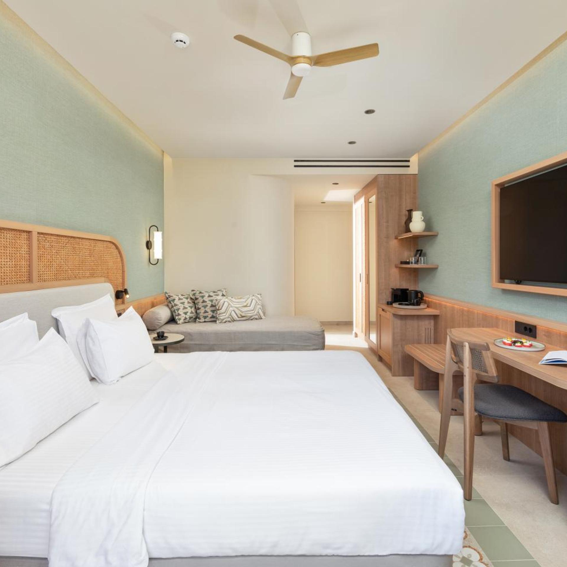 TWIN/DOUBLE ROOM DELUXE