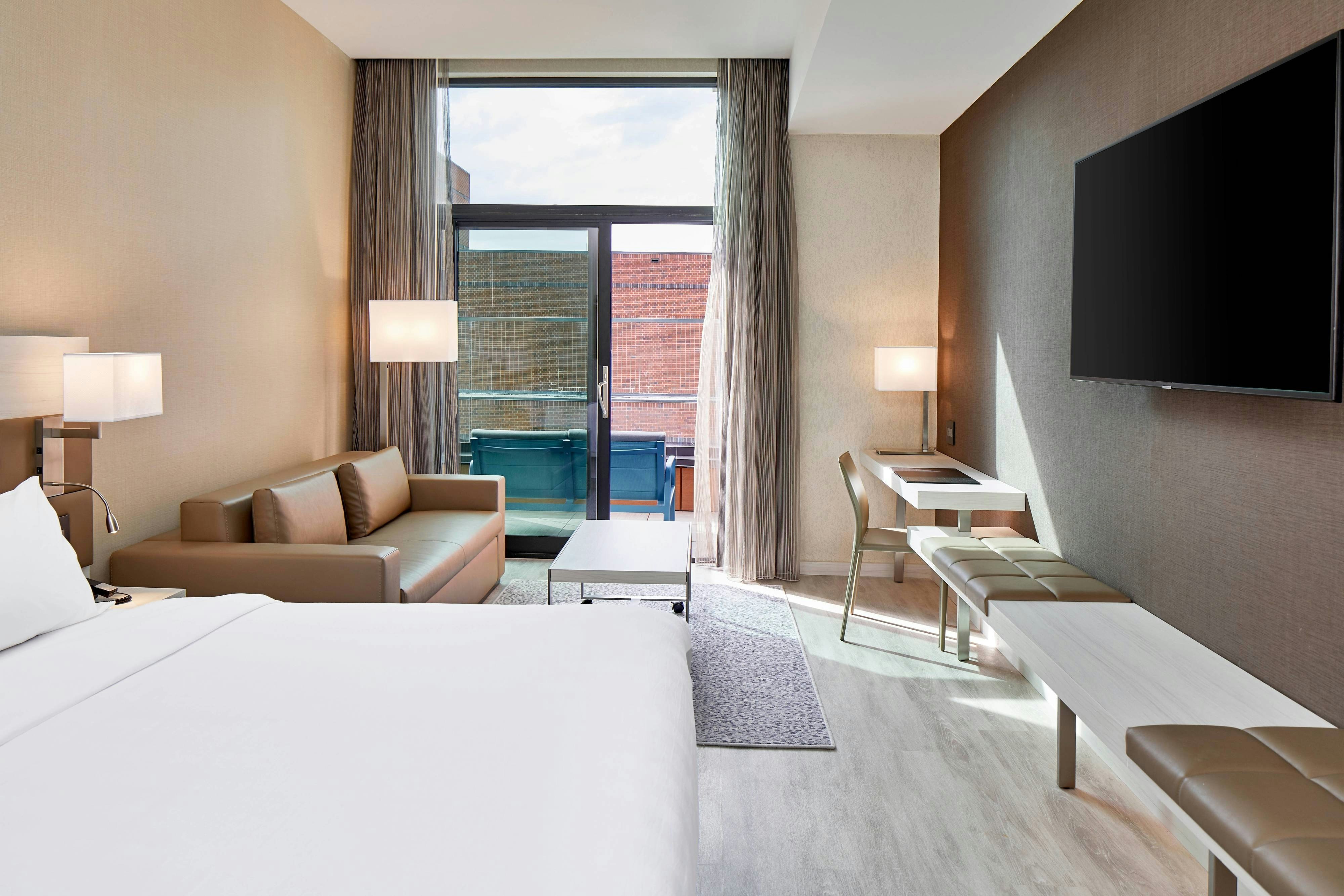 AC Hotel by Marriott Greenville 10/50