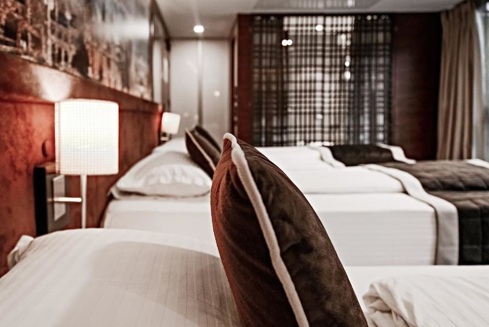DELUXE, DOUBLE BED, CITY VIEW