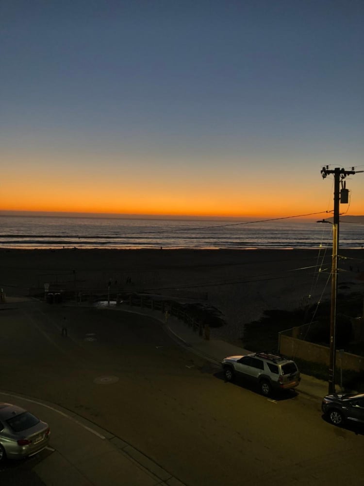 Beach House Inn & Suites 34/50
