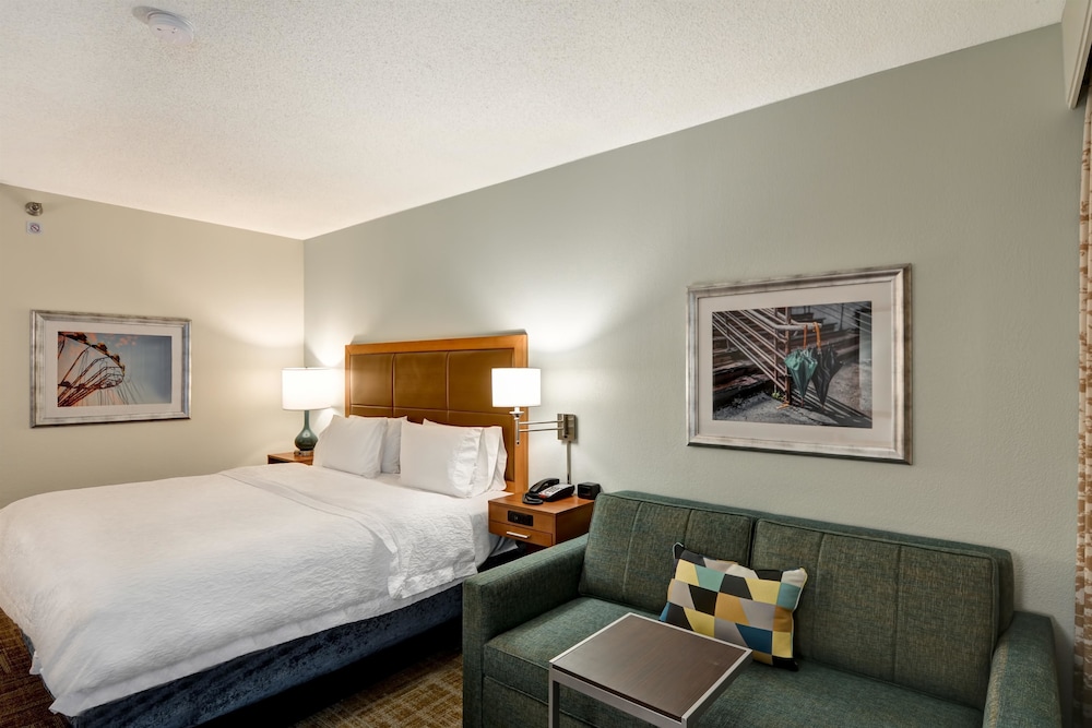 Hampton Inn State College 18/43