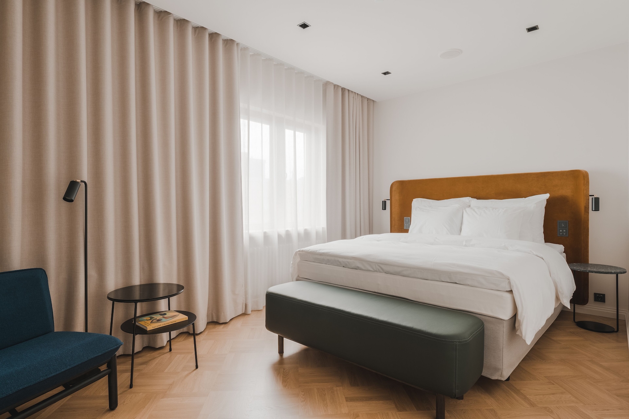 SOLO, SUPREME, QUEEN BED