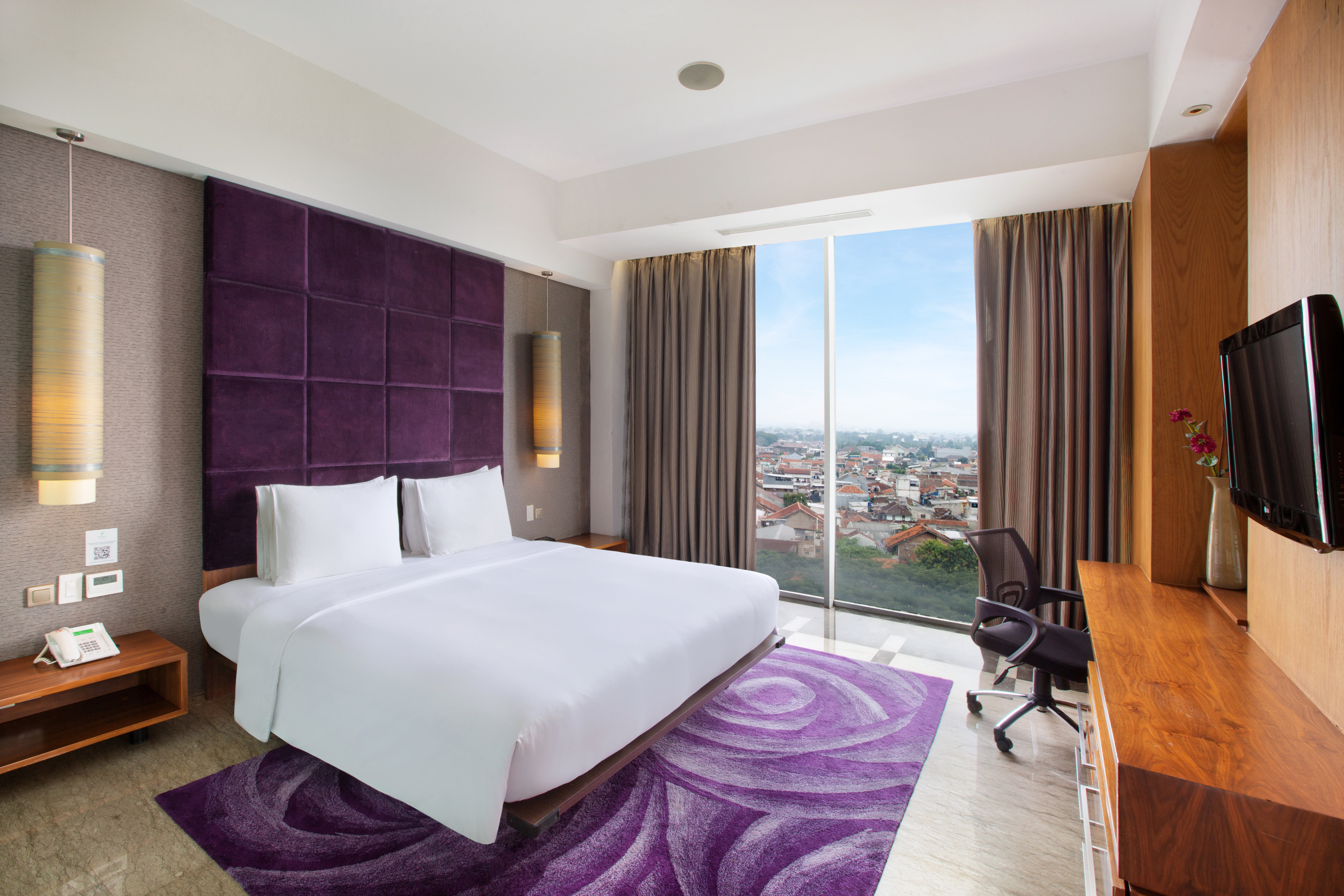 Governor, Suite, King Bed