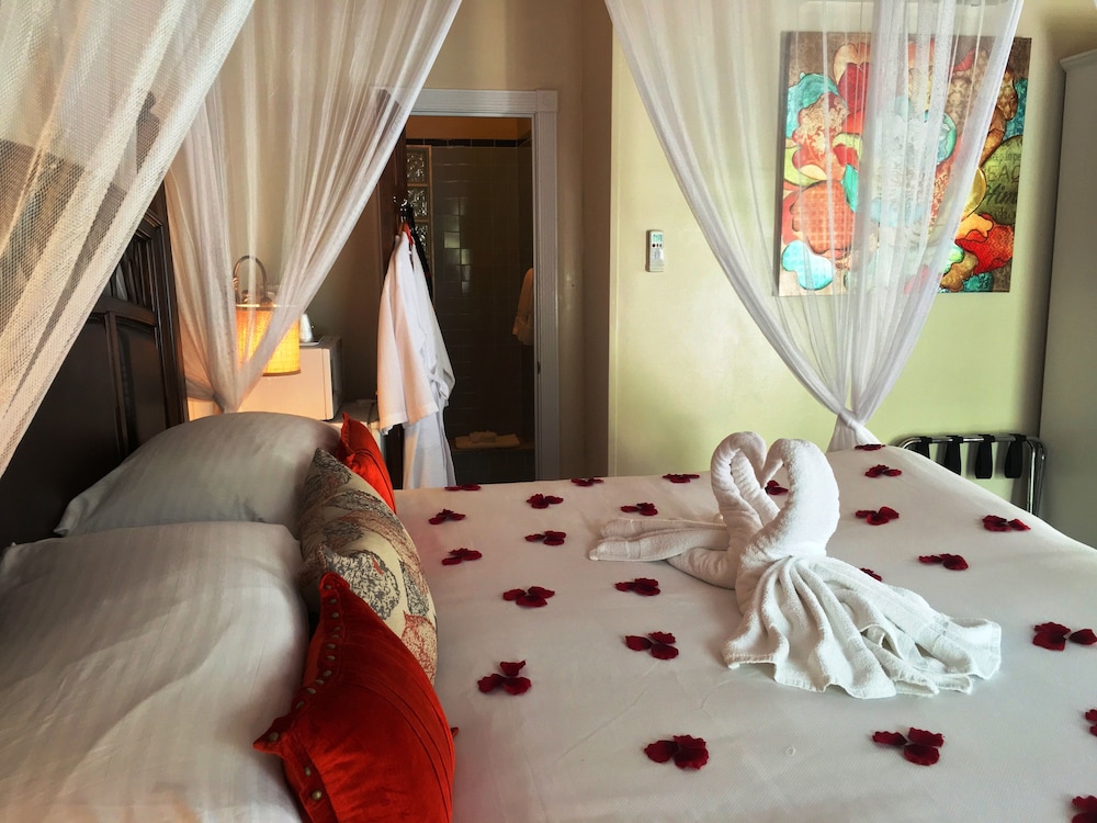 Avalon Bed & Breakfast 34/55