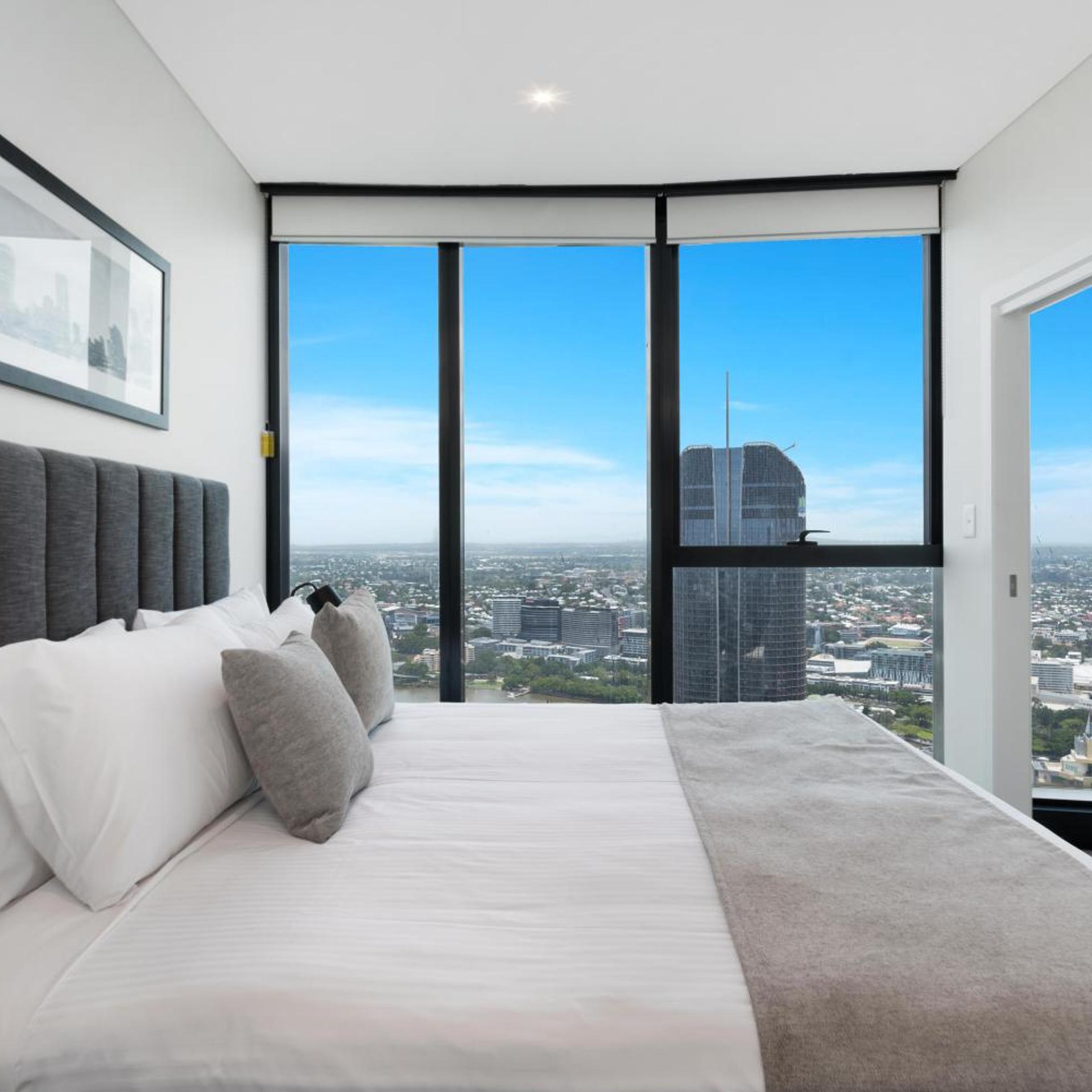 3 Bedrooms, Sky High, Compact, Apartment, 2 Bathrooms
