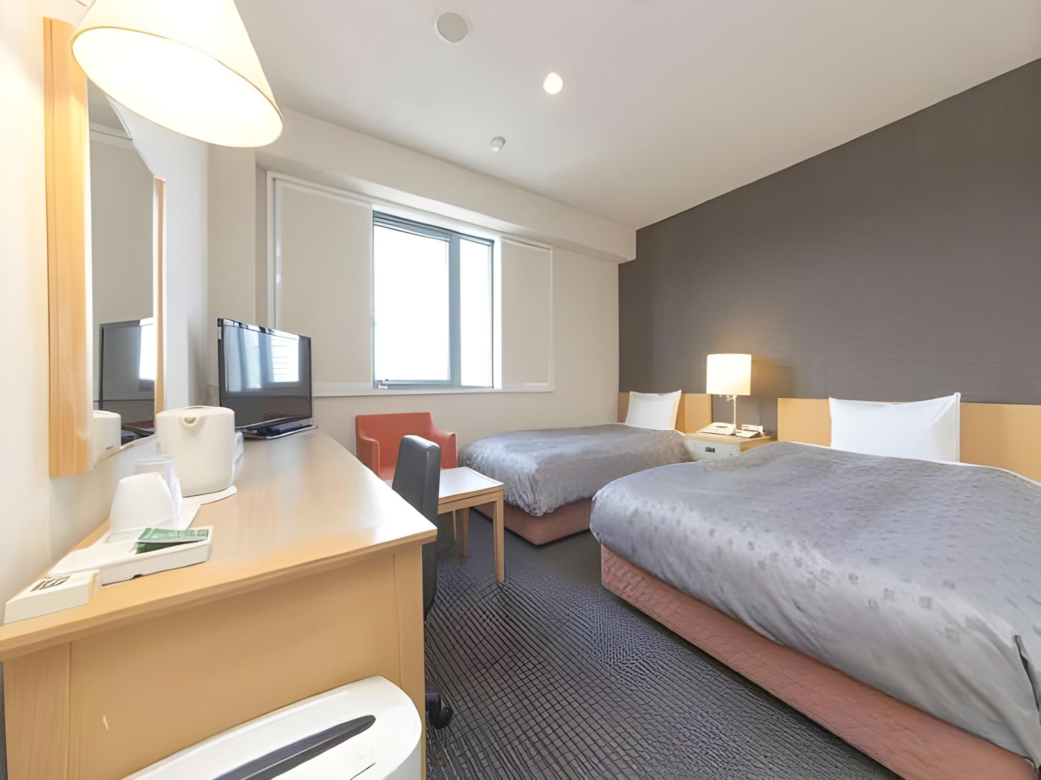 Room, Twin Beds, Smoking