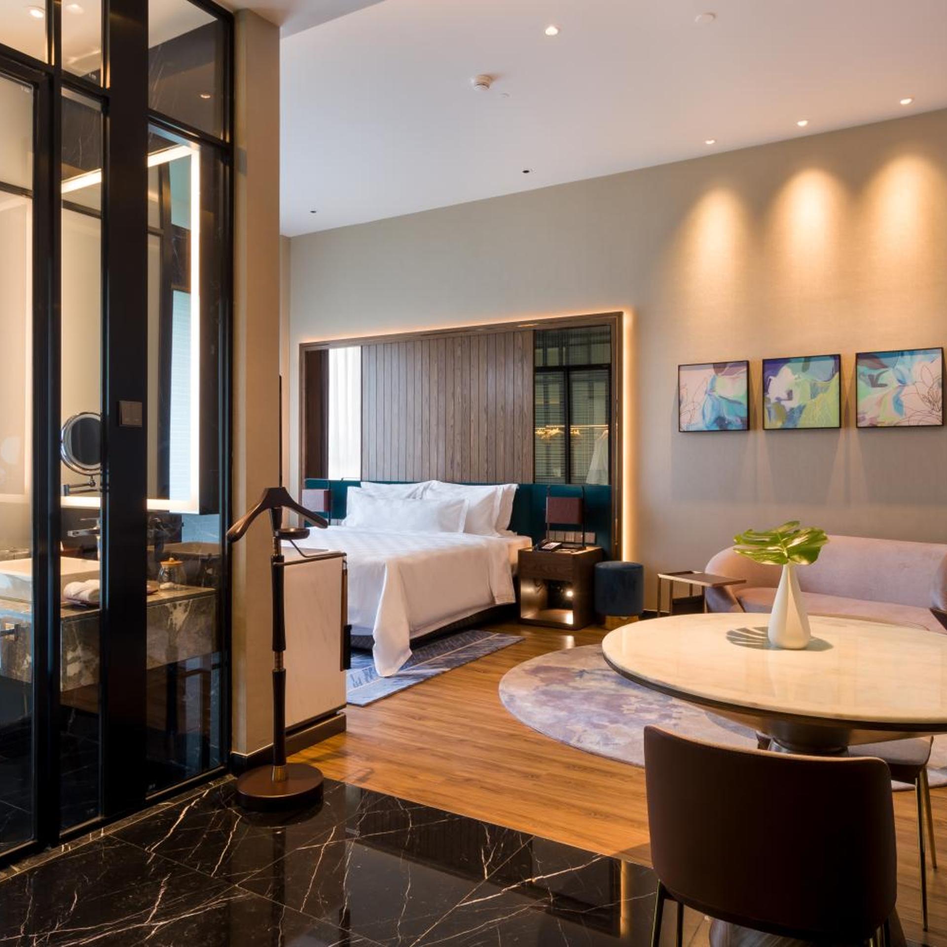 Executive, Suite, King Bed, Golf Course View