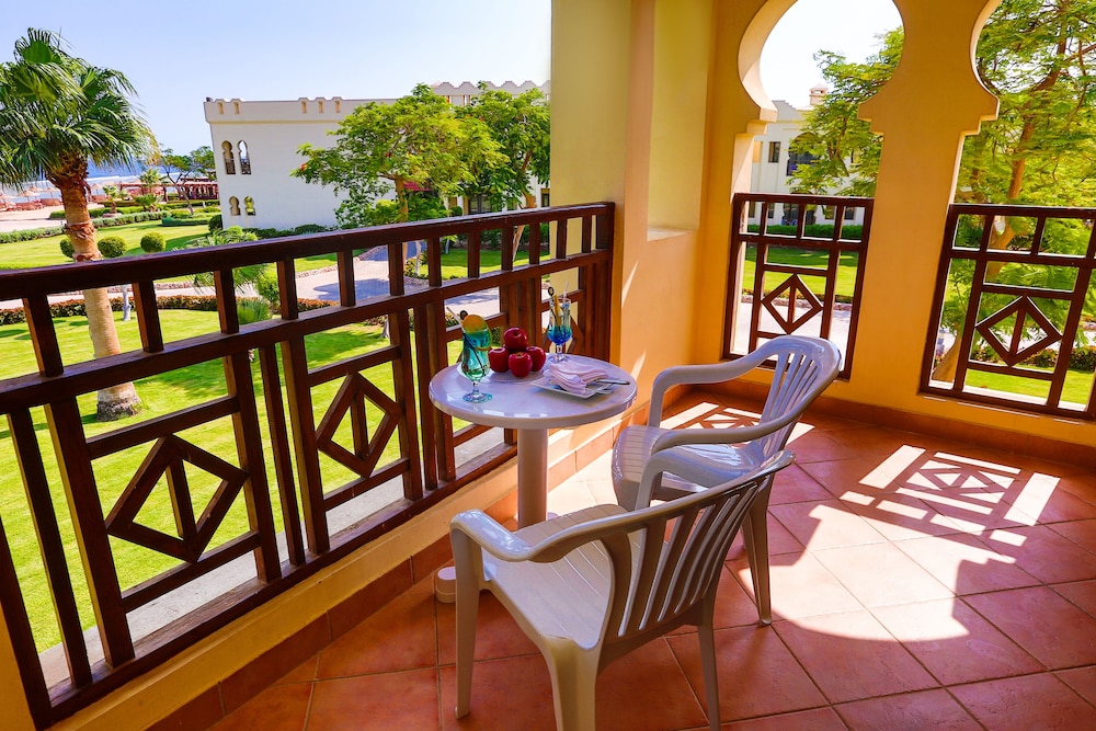 Charmillion Club Resort 36/48