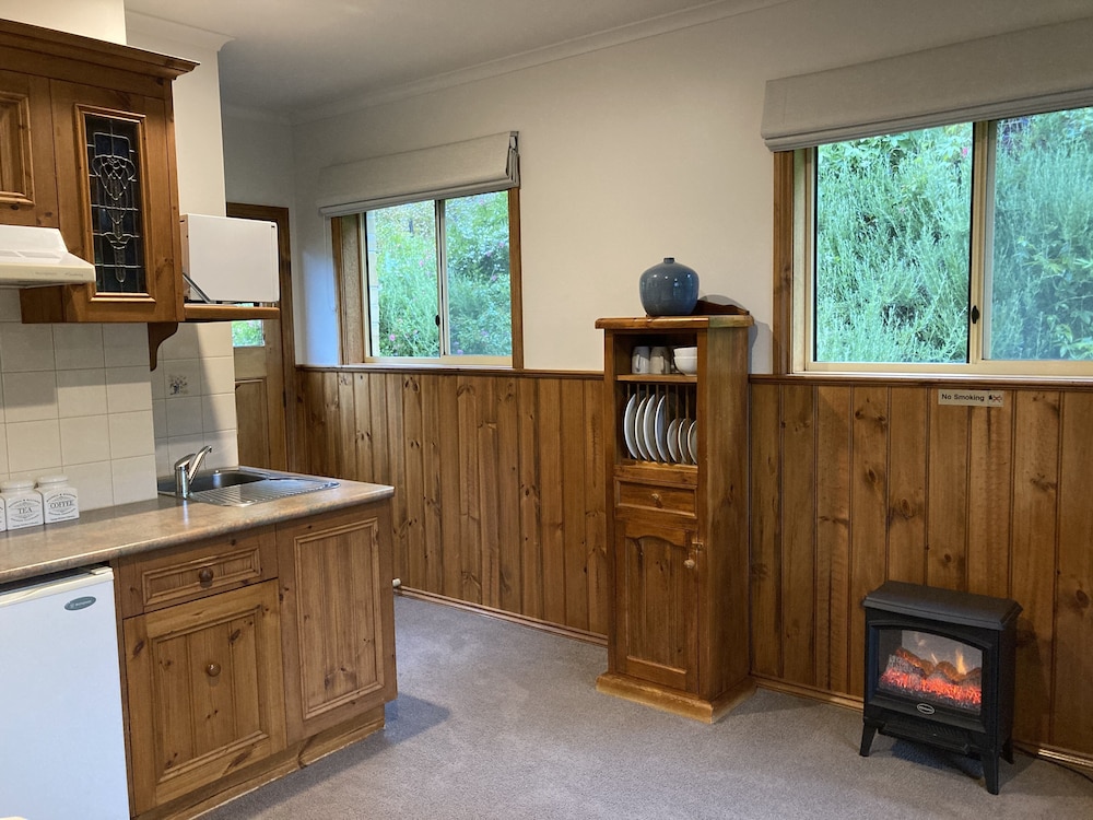DAYSY HILL COUNTRY COTTAGES 10/50