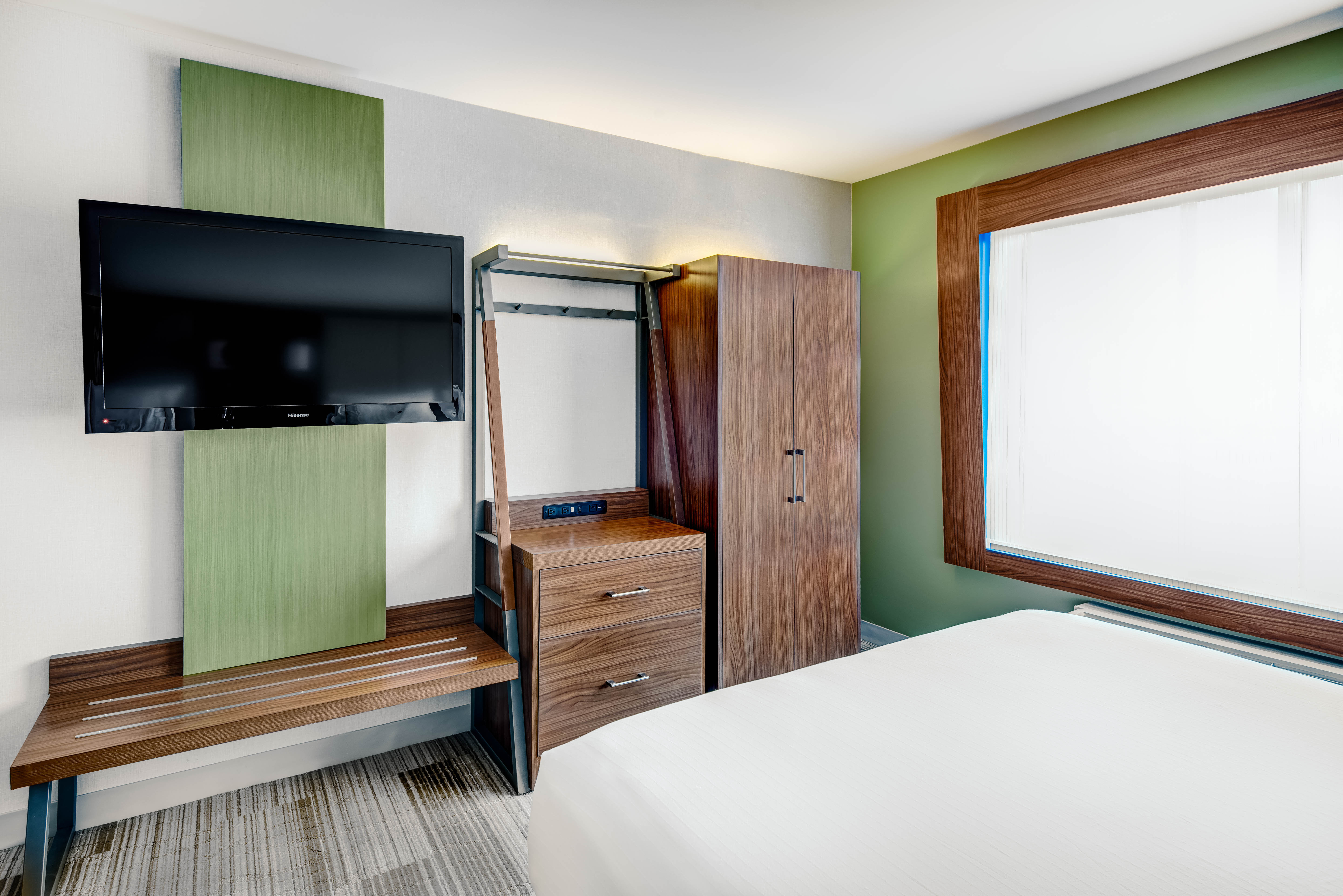 Holiday Inn Express Woodbridge 20/64