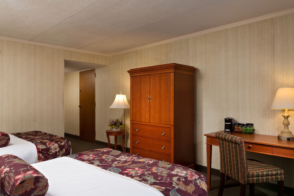 Fort William Henry Hotel and Conference Center 24/67
