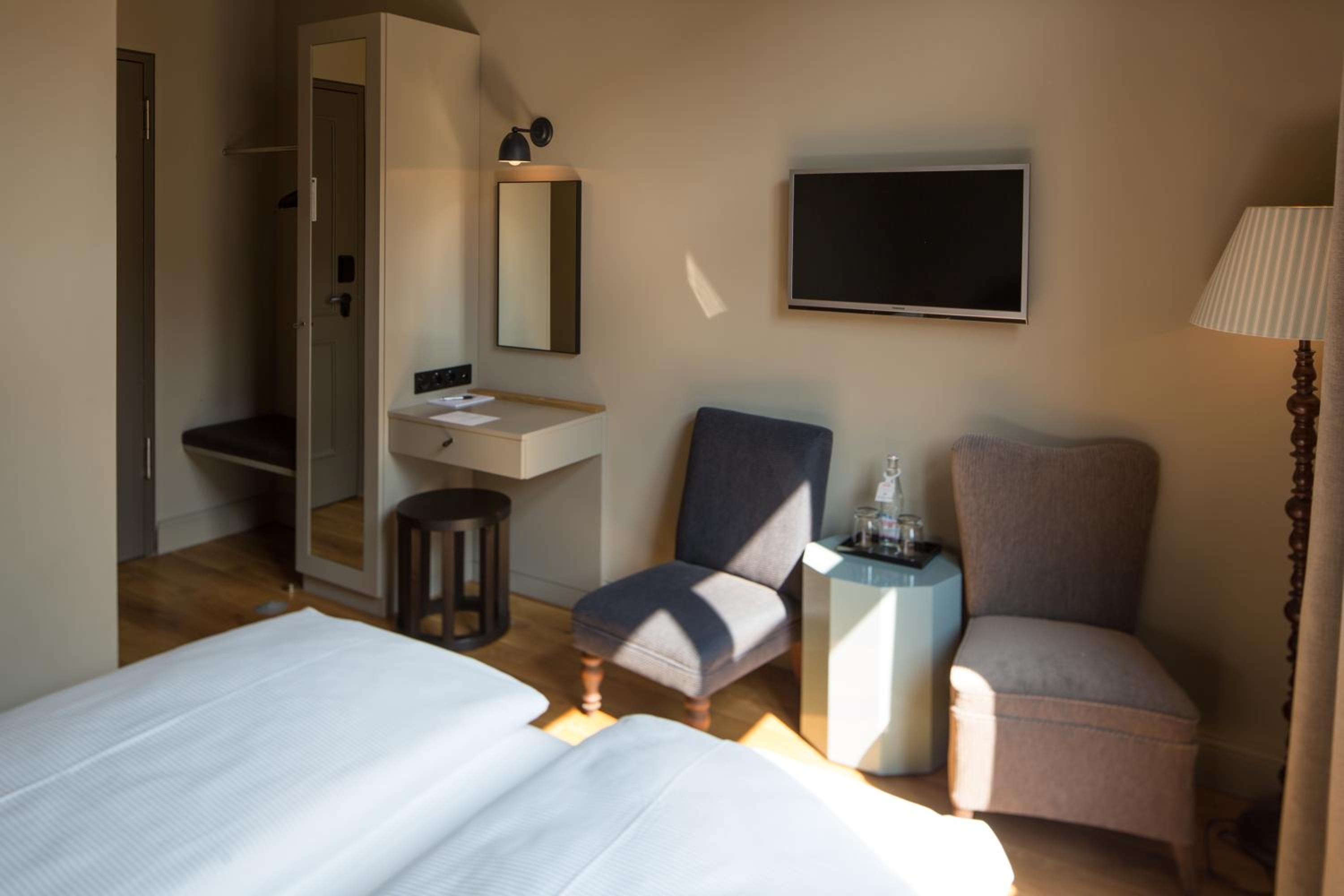 غرفة كومفورت بسرير كوين، Monbijou Hotel Berlin 3/6
