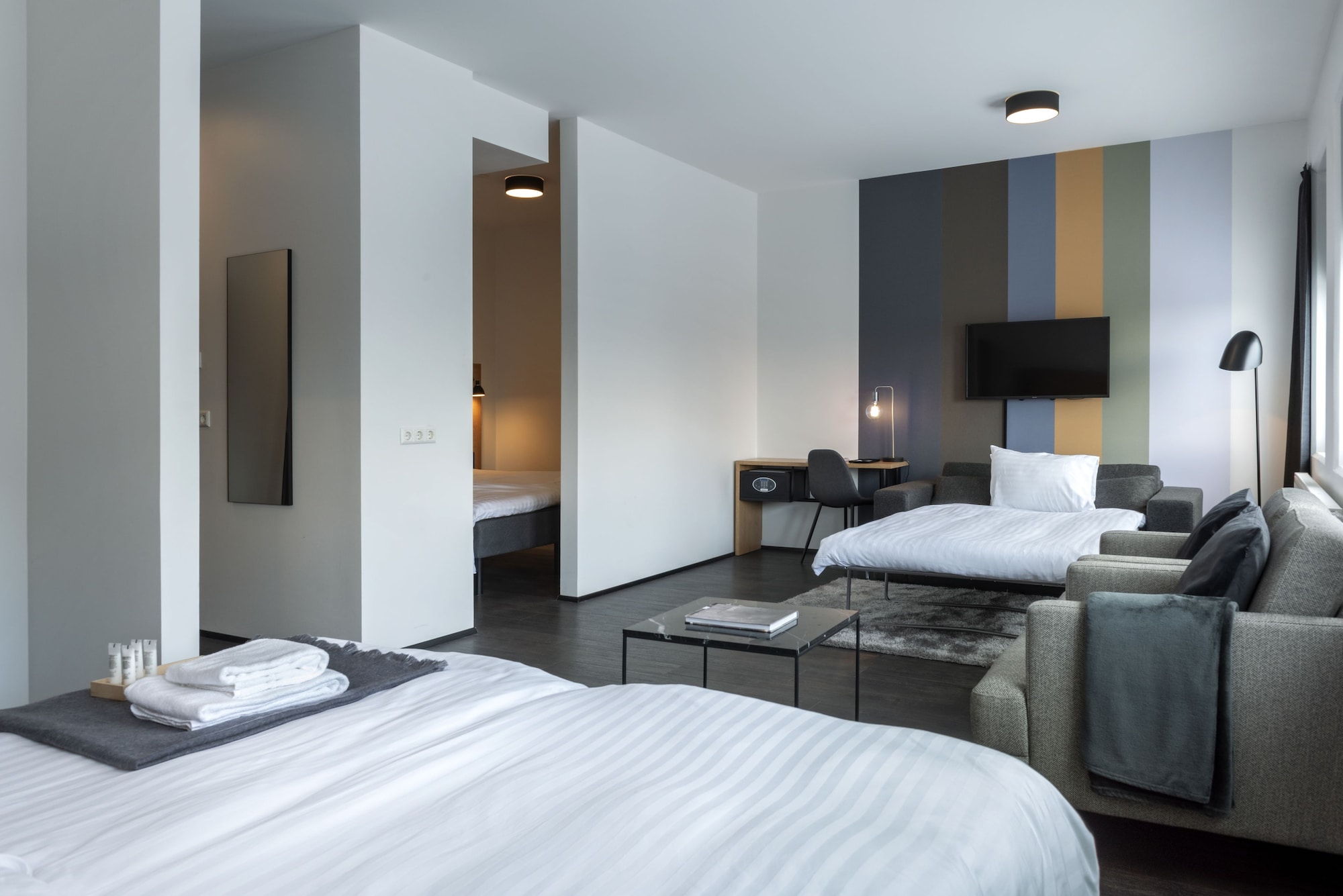 Family Suite, 2 Queen Beds, Sofa, Large