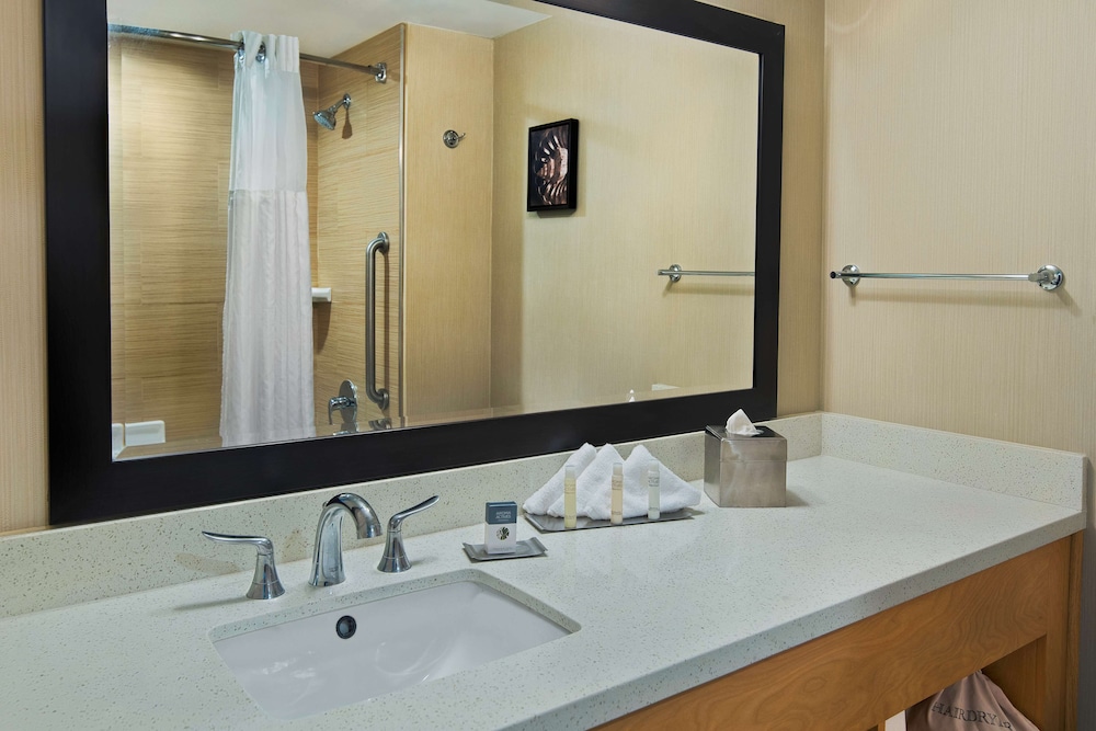 DOUBLETREE BY HILTON SAN PEDRO - PORT OF LOS ANGELES 18/65
