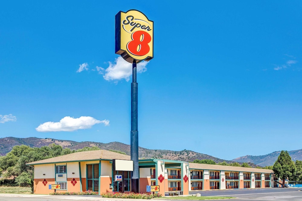 Super 8 by Wyndham Yreka 3/28