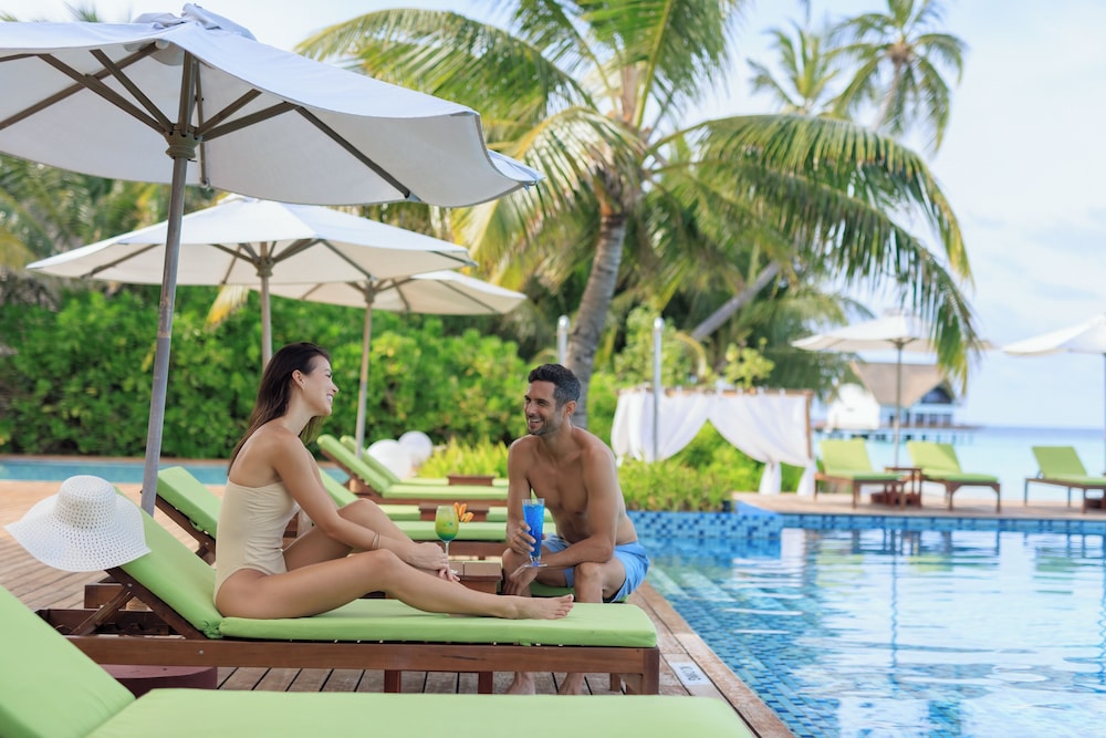 Mercure Maldives Kooddoo Resort 65/73