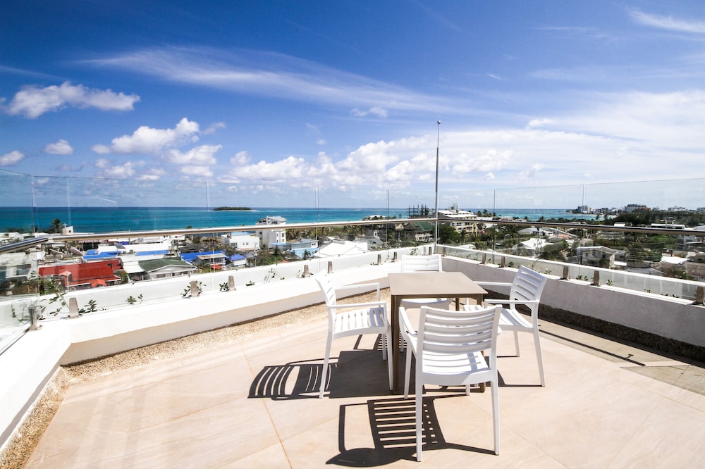 Azure Lofts And Pool 38/42