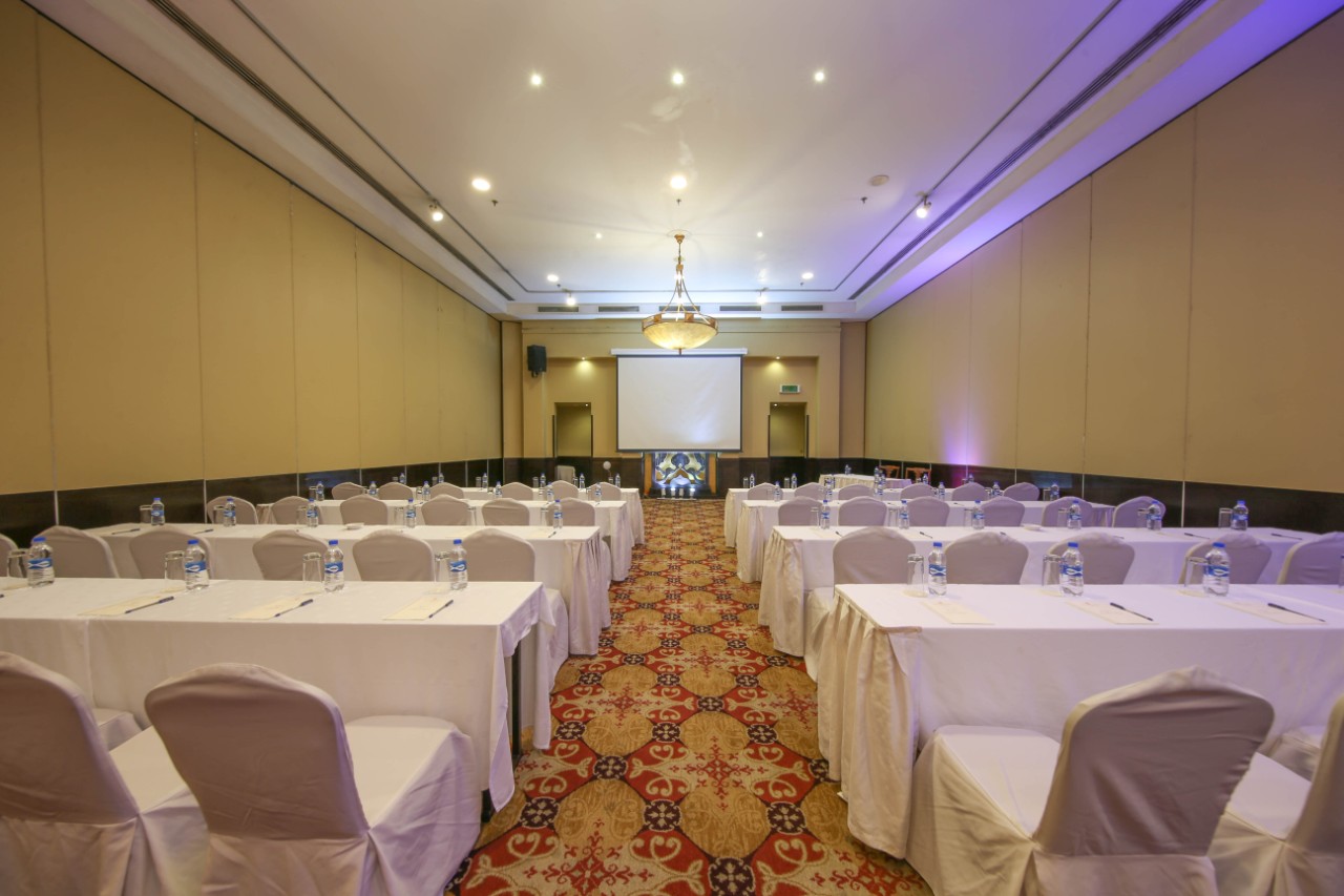 Dar es Salaam Serena Hotel 40/50