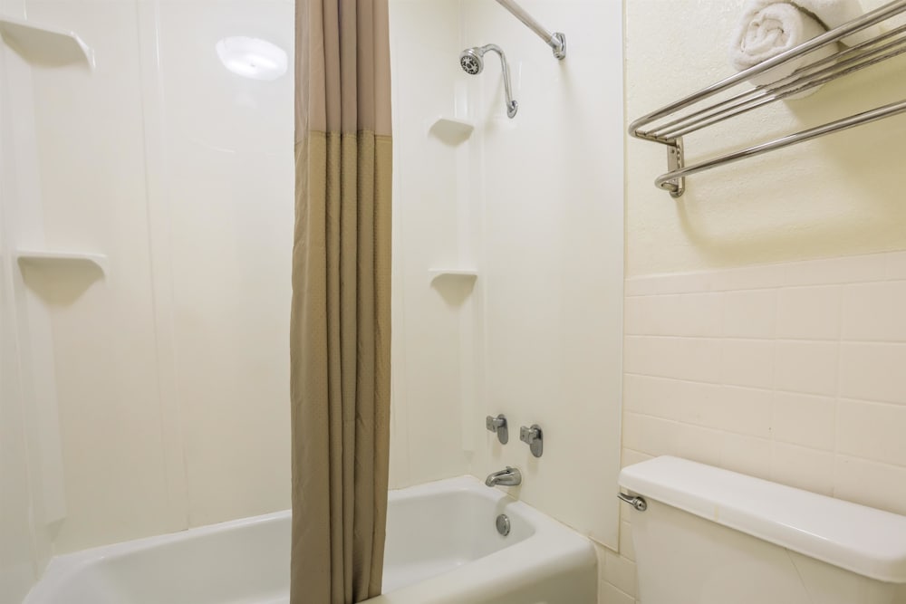 Motel6 Spring Hill, FL - Weeki Wachee 58/64