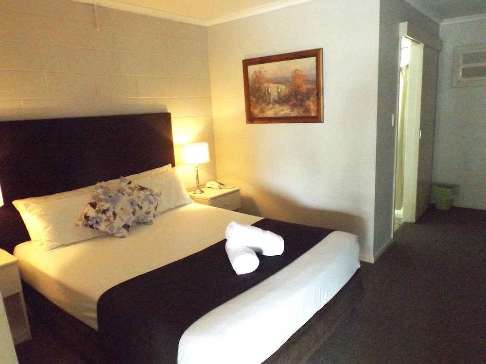 Puffers Inn Logan Motel 17/65