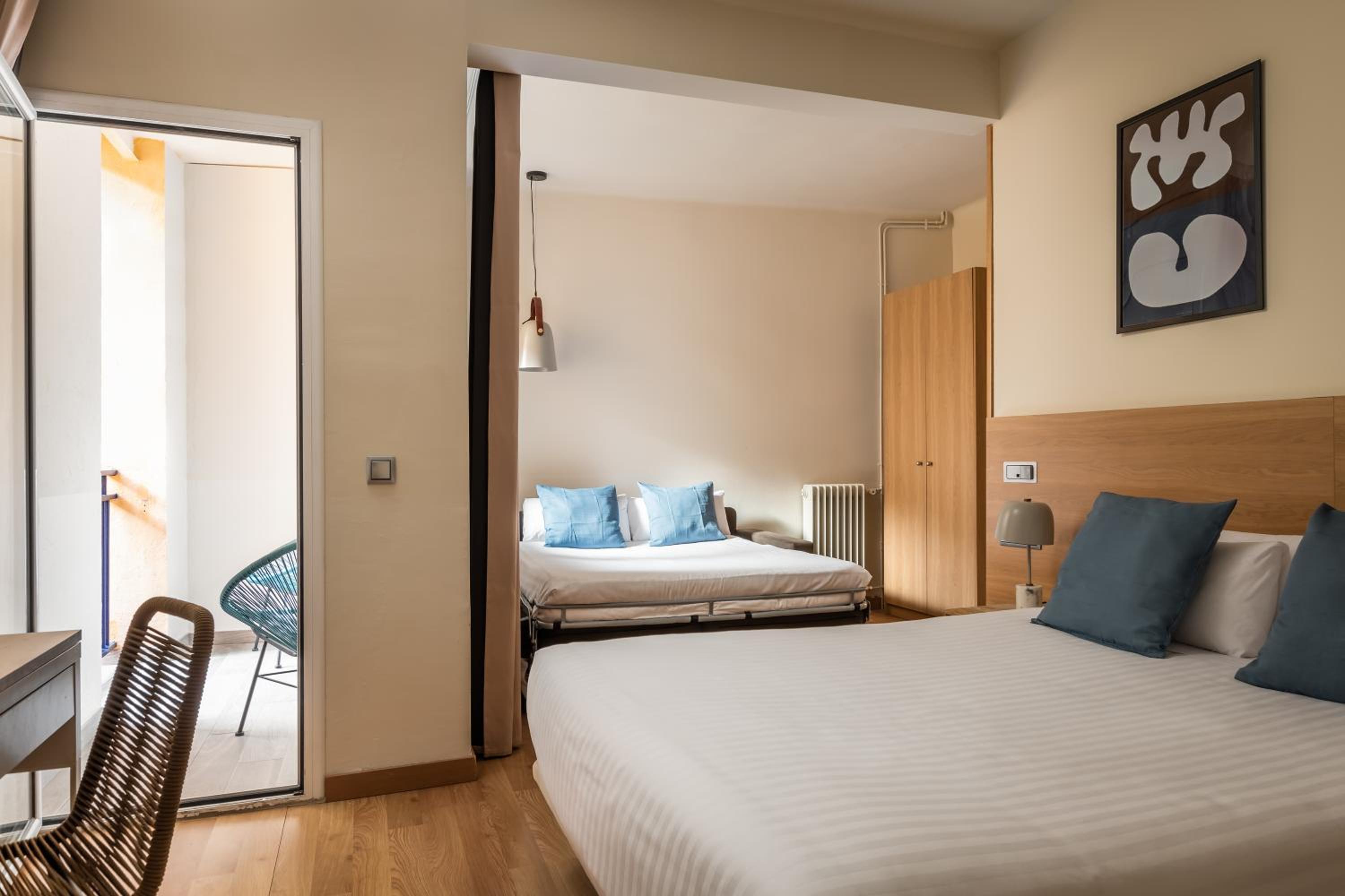Room, Triple, Double Bed