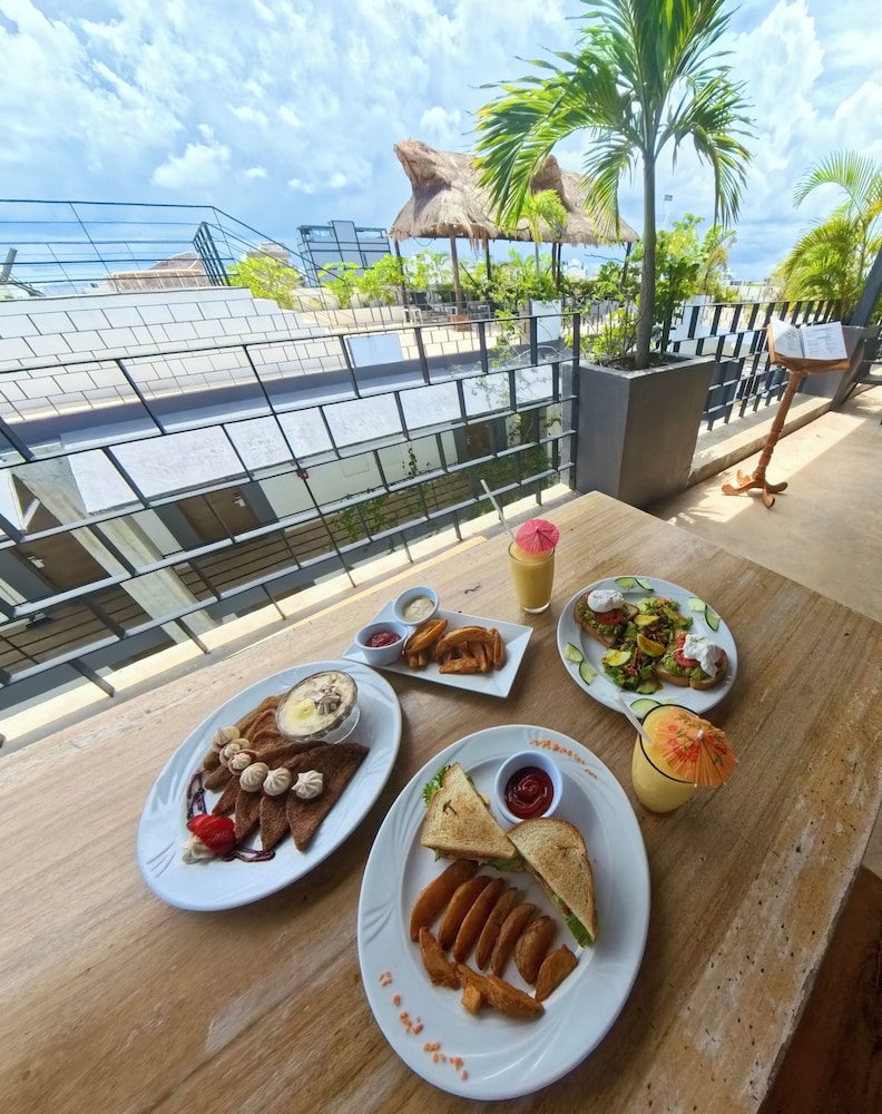 Sunday Hotel 52 at Playa del Carmen 33/50