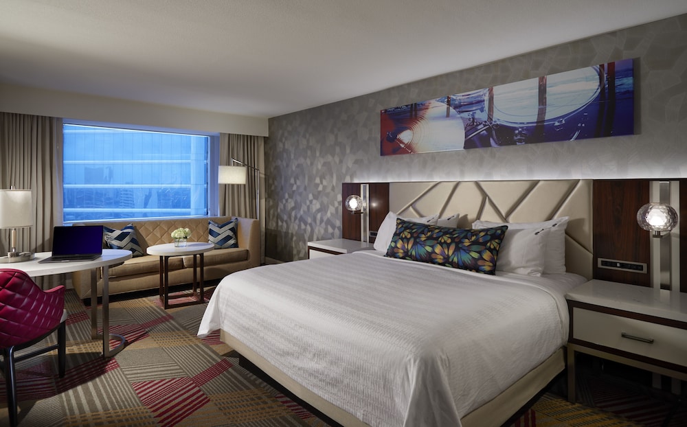 BAY, KING BED, SOUTH TOWER