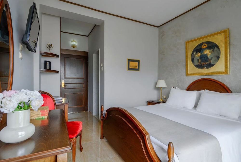 Eona Beach Resort 24/66