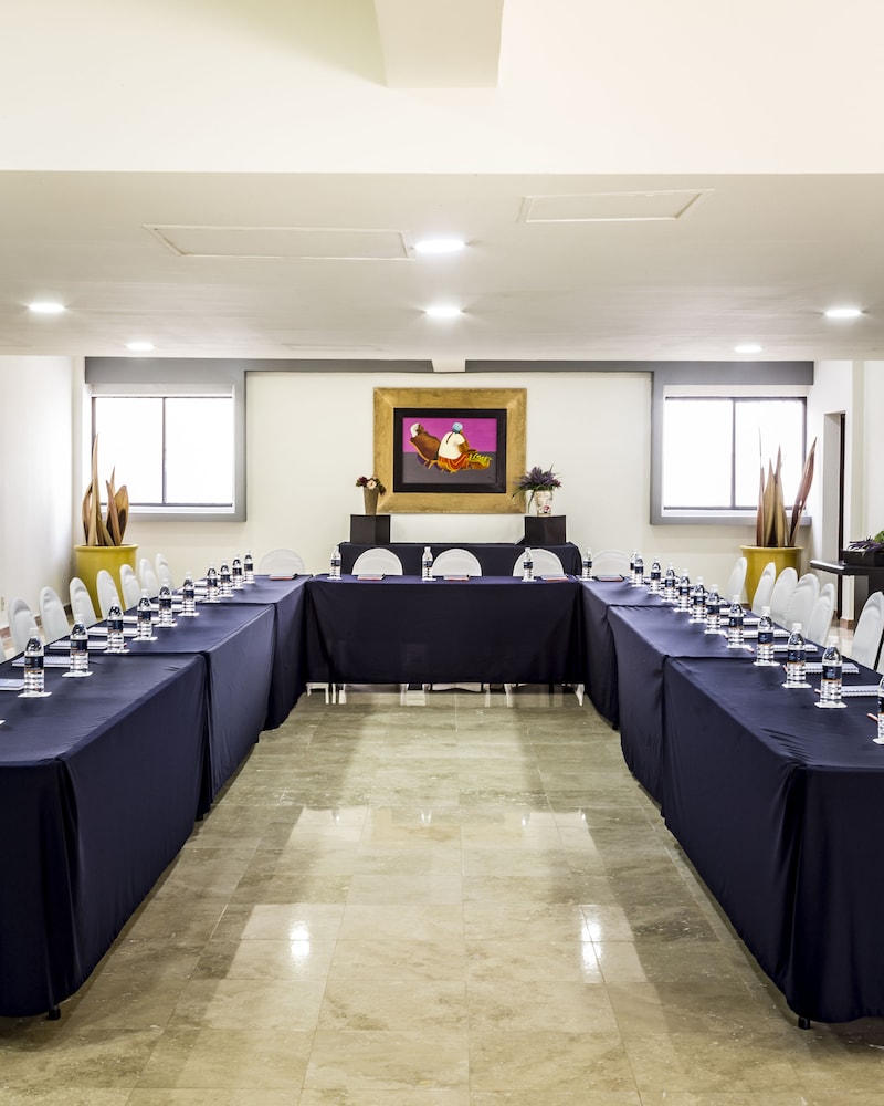 Imperio de Angeles Executive Leon Poliforum 38/55