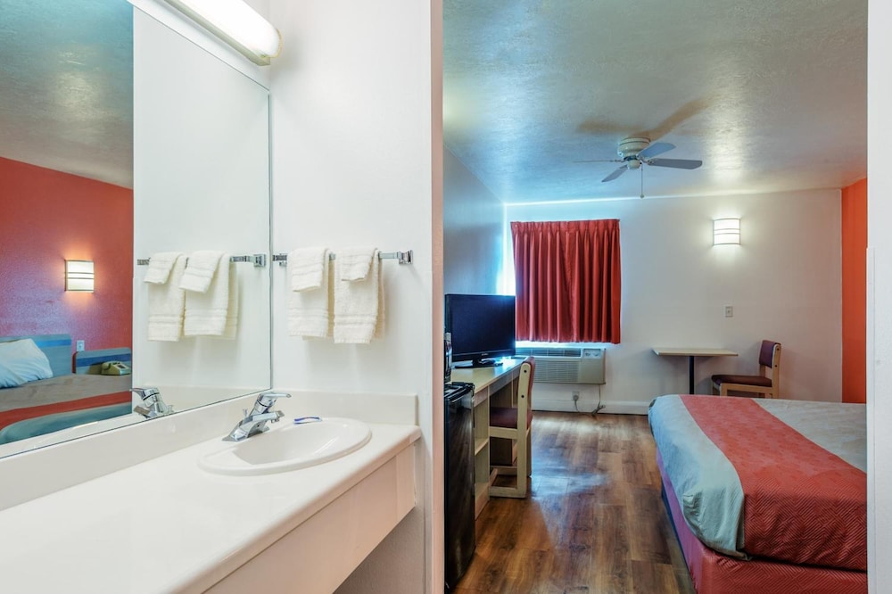 Motel6 Beaver, UT 56/57