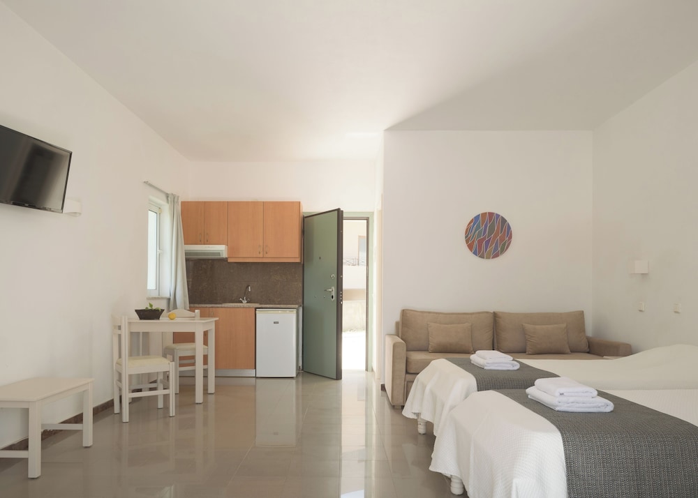 REINA APARTMENTS 12/31
