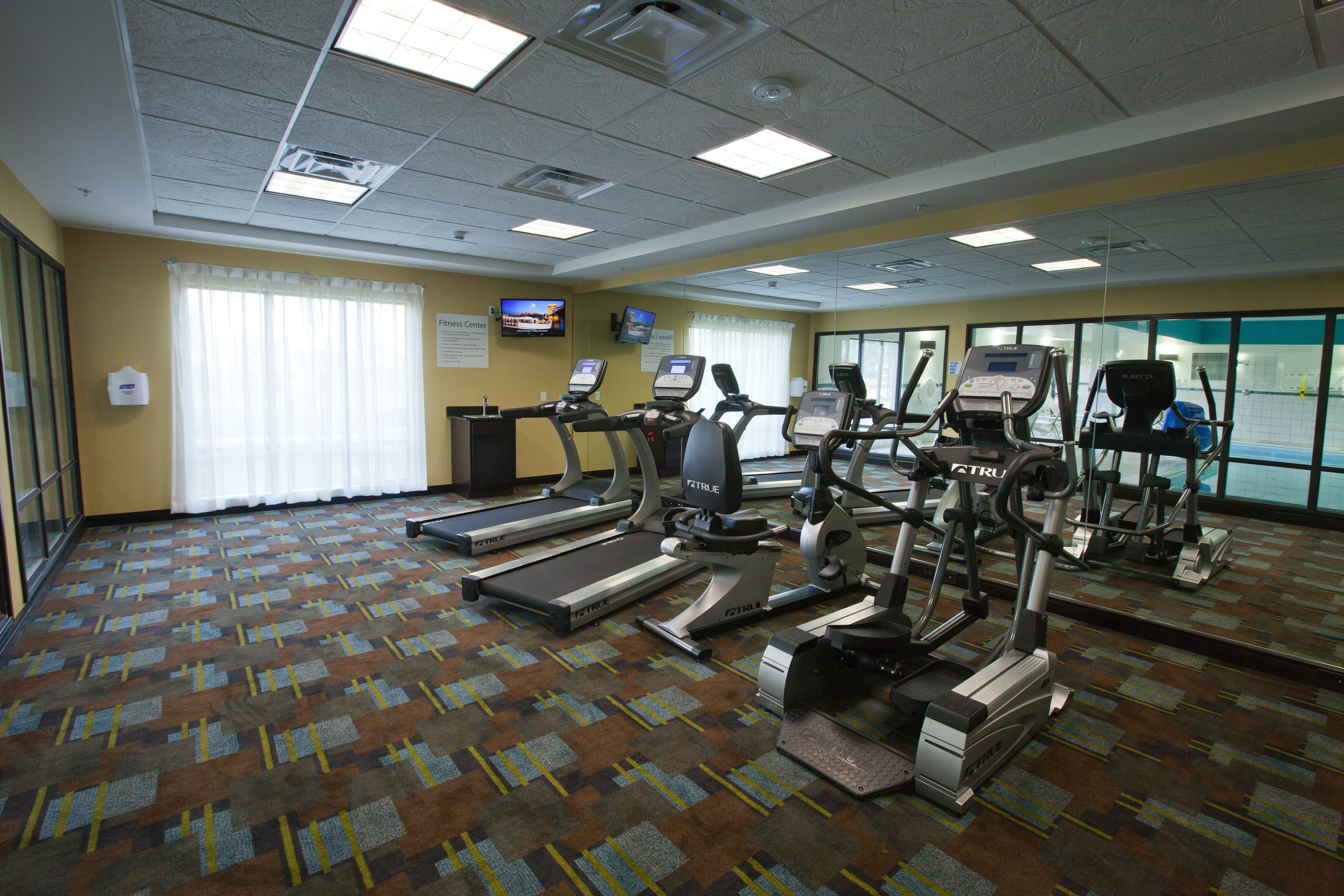 Holiday Inn Express Hotel And Suites Detroit North Troy 37/63