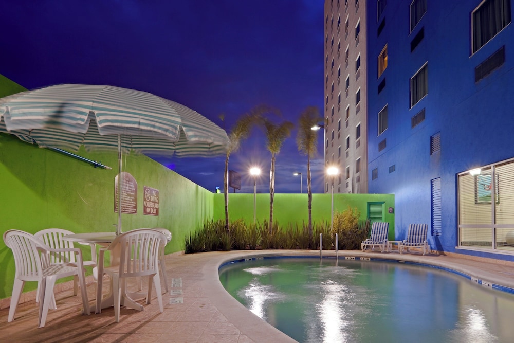 Holiday Inn Express Hotel and Suites Toluca Zona Aeropuerto 69/72
