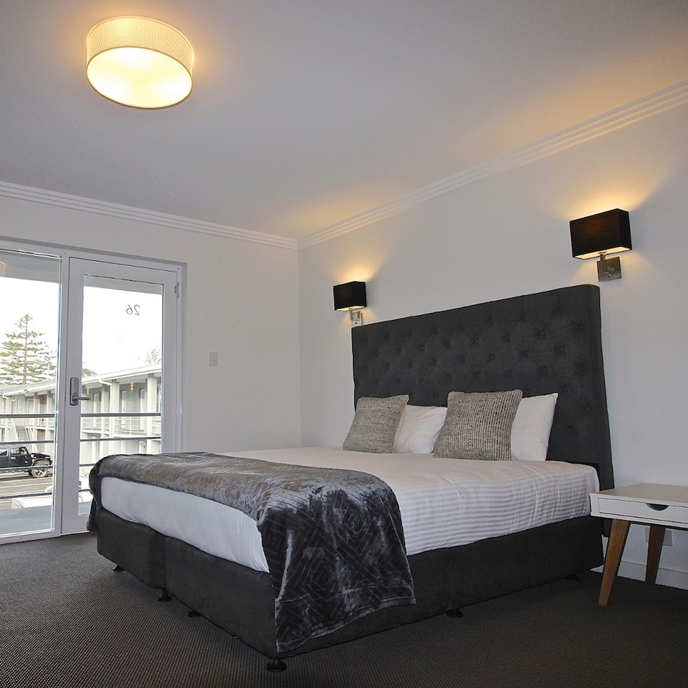 Quays Hotel 7/45