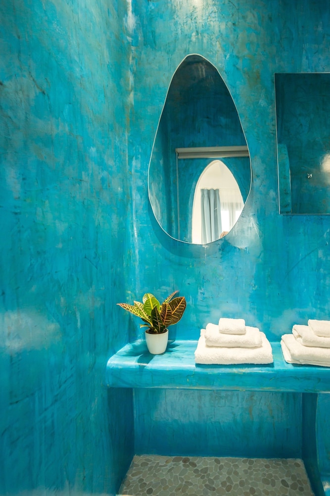 Amera Suites 47/48