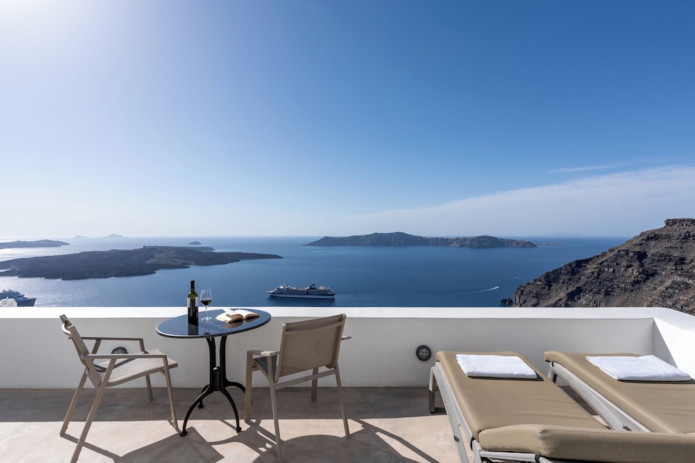 Cliff Side Suites Hotel 51/62