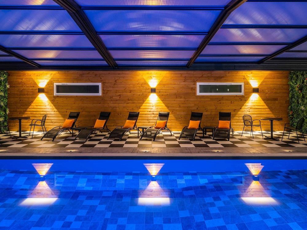 swimming pool spa