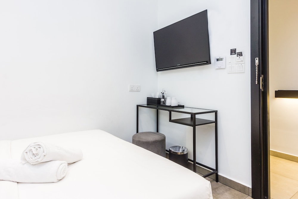 Z Hotel Ara Damansara, LRT, Mall, Airport 17/37