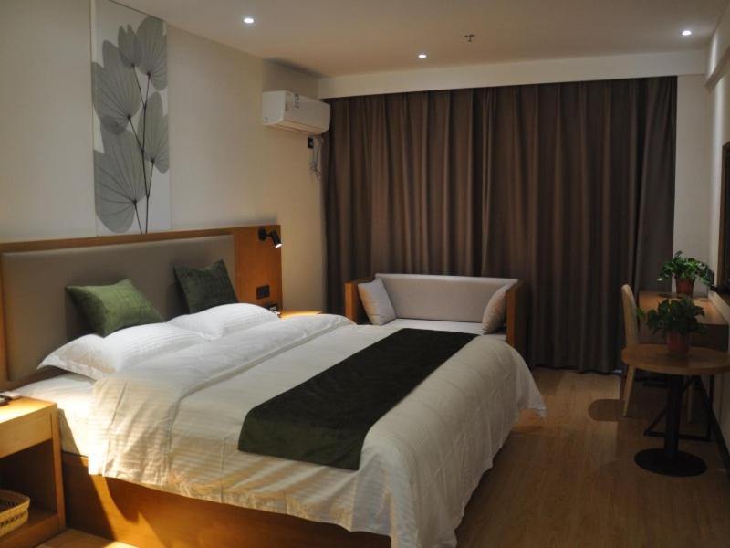 Green Haotai Zhixuan Hotel (Shangqiu City Zhecheng County Shanghai Road store) 12/19