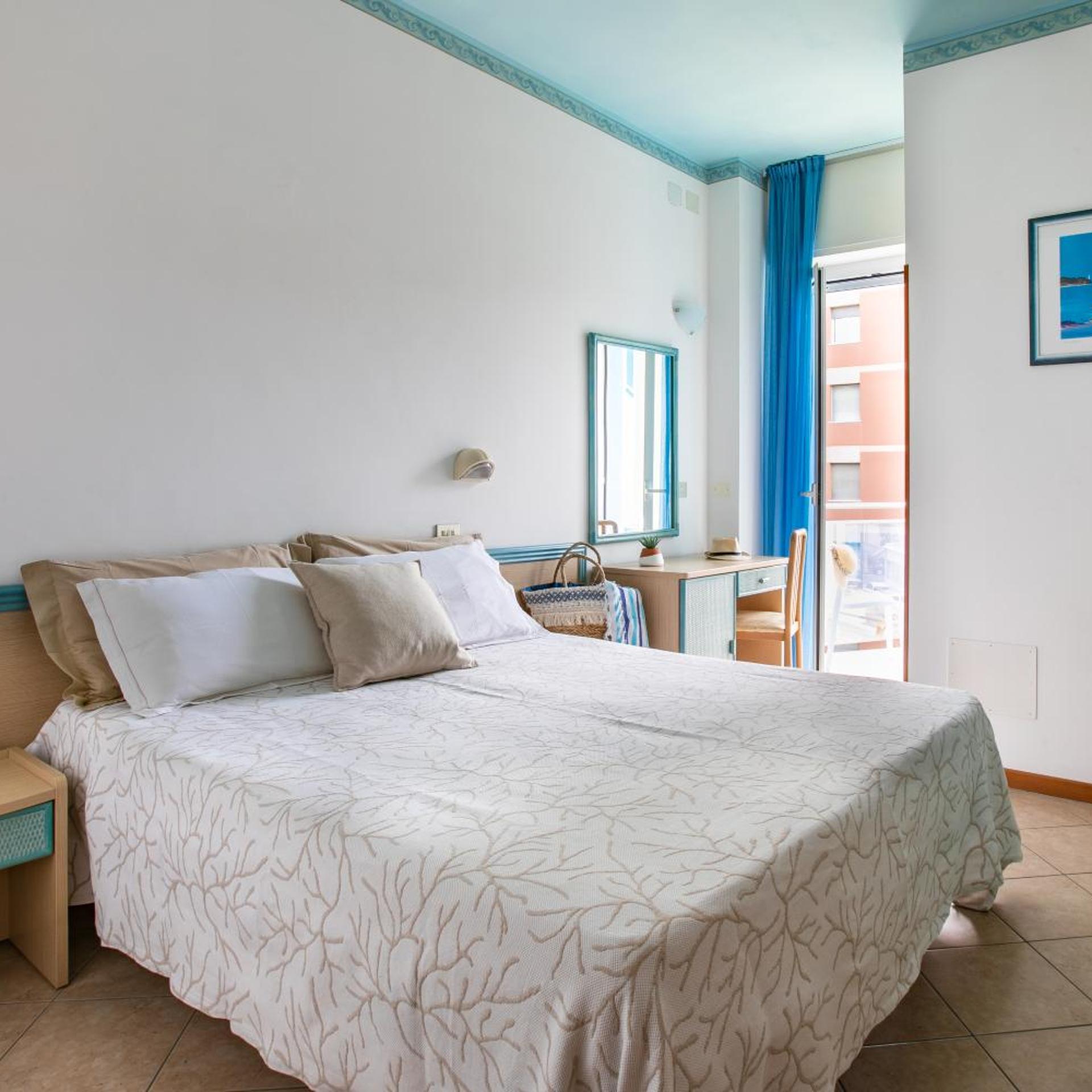 Room, Double or Twin Bed