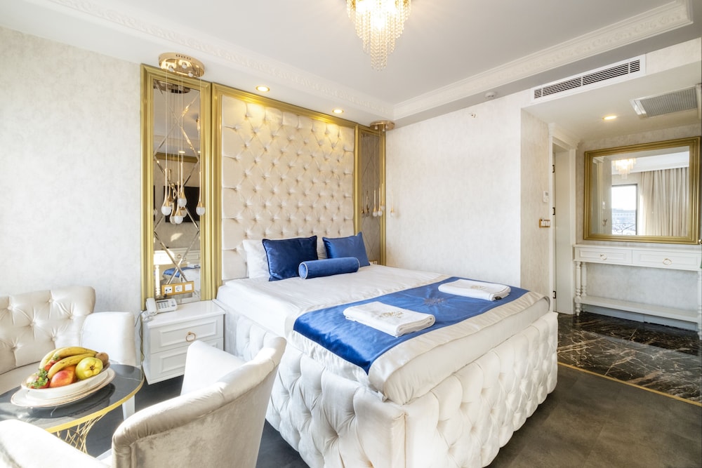 Lanai, Deluxe, Queen Bed, City View